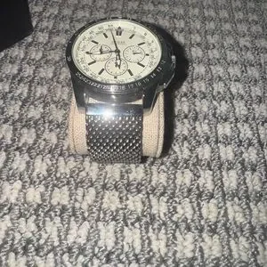 NWHT MEN GUESS WATCH