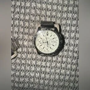NWHT MEN GUESS WATCH
