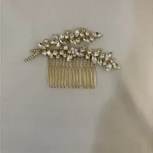 NWOT Azazie Elegant Gold And Rhinestone Floral Hair Comb