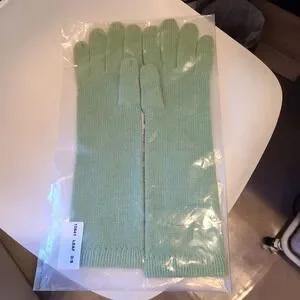 NWOT Garnet Hill Cashmere Knit Gloves Leaf Green One Size