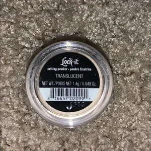NWOT KVB setting powder  color translucent