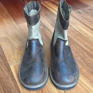 NWOT Uggs
