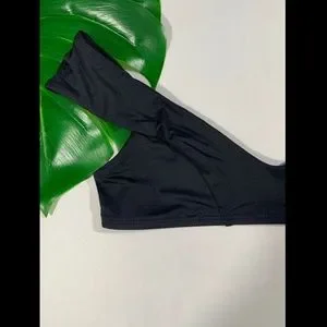 NWT $105 Vitamin A Off-the-Shoulder Capri Bikini Top Black [SZ Small S/6 ]‎