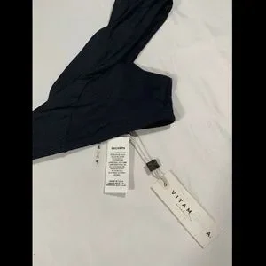 NWT $105 Vitamin A Off-the-Shoulder Capri Bikini Top Black [SZ Small S/6 ]‎