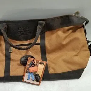 NWT Canyon Outback Leather Goods Duffle Bag