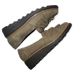 NWT Clarks Collection Sharon Dasher Dark Olive Suede 7M