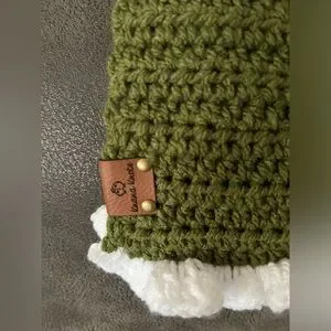 NWT KNANA KNOTS. Crochet Scarf Forest Green With White Ruffle Ends