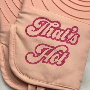 NWT Paris Hilton “That’s Hot” Oven Mitt Set