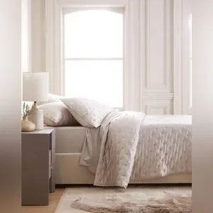 NWT Quince Bamboo Dream Quilt Size Full/Queen In Sand