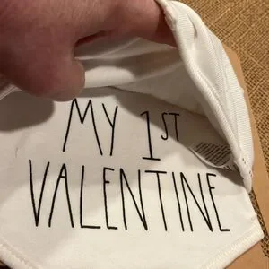 NWT Rae Dunn Valentine Bibs