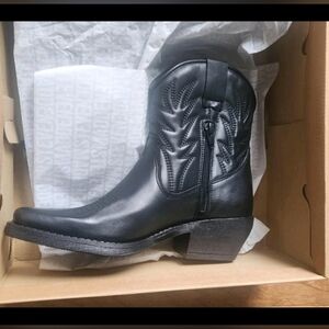 NWT Steve Madden Womens Black Western Ankle Boots