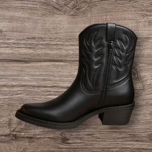 NWT Steve Madden Womens Black Western Ankle Boots