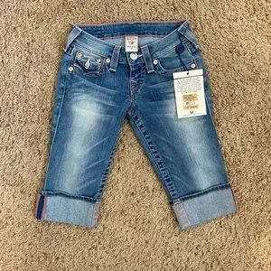 NWT Women’s True Religion Knee Length Jean Shorts Size 23