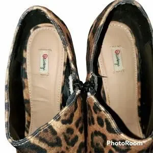 Olsenboye Size 6.5 Women's Leopard Print Platform Heels