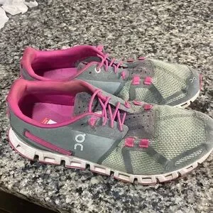 On Cloud Life StyleWomen's Swiss Engineering Sneakers On Running Sz 9