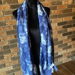 One size blue and white scarf from Old Navy new with tags