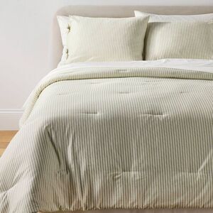 Open Box - Reversible Floral And Stripe Comforter Twin/Twin E Pink