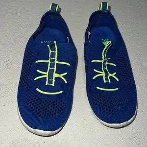 Oshkosh water shoes