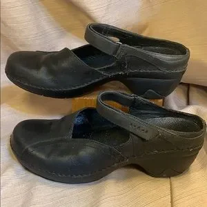 Patagonia Leather Wedged Velcro Maryjanes Slideins