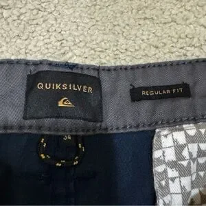 Pre-Loved Quiksilver Mens Navy Blue Flat Front Shorts 34