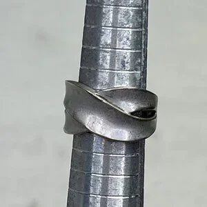 Premier Designs Crossroads Ring Crossed Entwined Silver Tone 6.5