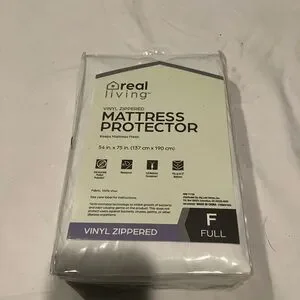Real Living Vinyl Zippered Mattress Protector - Full