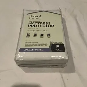 Real Living Vinyl Zippered Mattress Protector - Full