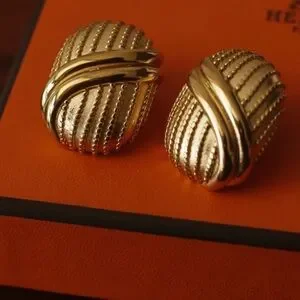 Ridge Statement Oval Earrings