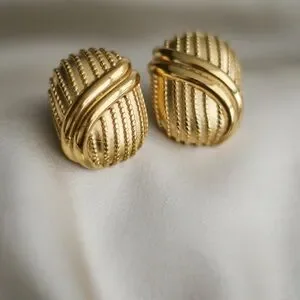 Ridge Statement Oval Earrings