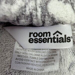 Room Essentials Elastic Hook & Loop Wrap Around Towel 49"x27" Gray White Pocket