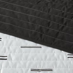 Room Essentials - Twin/Twin Extra Long Satin Quilt White/Black - Roo White/Black