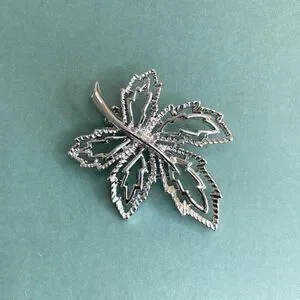 Sarah Coventry Windfall Openwork Leaf Brooch In Silver Tone Vintage