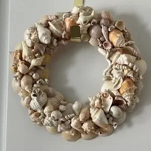 Seashell Holiday Wreath - Cream and Tan