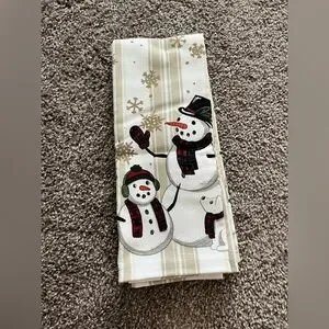 Set Of 2 Winter Kitchen Towels NWT