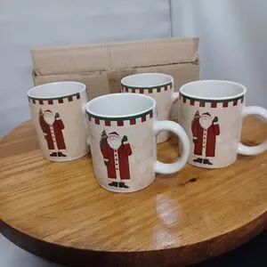Set of 4 Coffee Hot Coco Mugs Folk Art Christmas Santas Debbie Mumm
