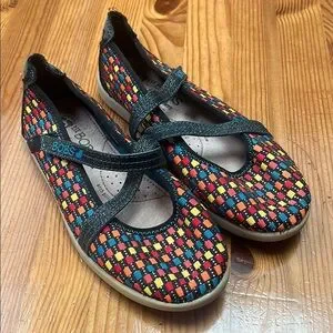 Skechers woven Vibrant Red and Yellow Dress Shoes with Geometric Pattern