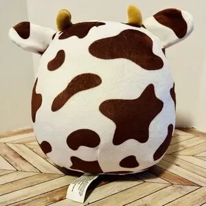Snackles Bonnie The Cow With Boba Drink 8" Plush Series 2 ZURU