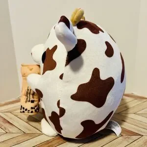 Snackles Bonnie The Cow With Boba Drink 8" Plush Series 2 ZURU