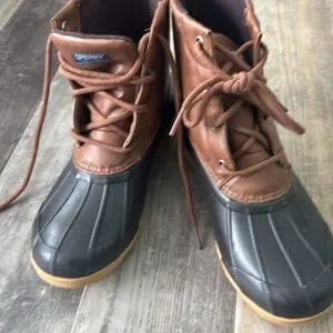 Sperry Duck Boots Size 4