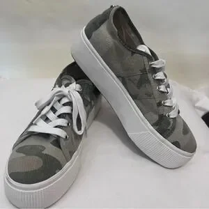 Steve Madden EMMI 1.5” Platform Sneakers Women Shoes Camouflage Size 7.5 Camo