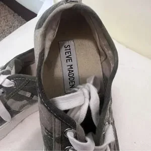 Steve Madden EMMI 1.5” Platform Sneakers Women Shoes Camouflage Size 7.5 Camo