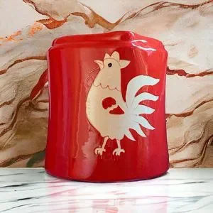 Sur la table Italy Red Rooster Chicken Water Pitcher Utensil Holder