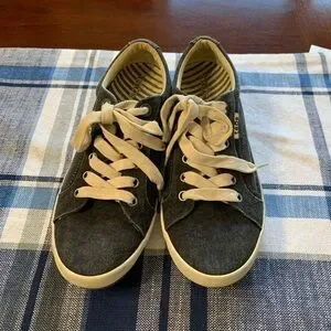 Taos sneakers excellent support canvas gray 7.5