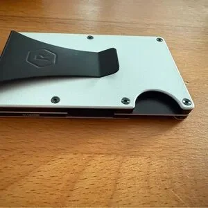 The Ridge Wallet W/ Apple AirTag Money Clip Accessory - Polar White NWOT