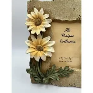 The Unique Collection Daisy Decorated Picture Frame