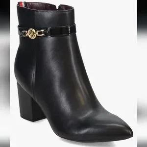 Tommy Hilfiger black ankle pointed toe boots size 9.5