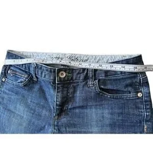 Tommy Hilfiger Size 6 Denim Shorts Modest Flat Front