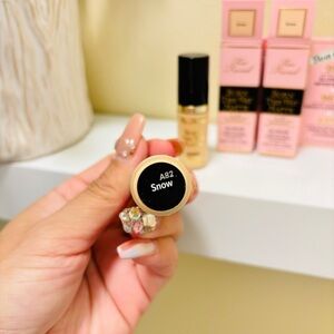 Too faced Born This Way Foundation - Snow 5 Ml Each