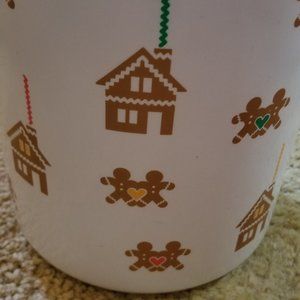 TUPPERWARE 2416 Holiday GINGERBREAD House CANISTER