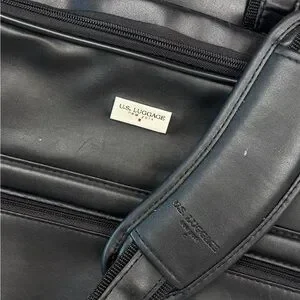 U.S. Luggage New York Black Messenger / Laptop Bag With Sleek Design Very Cool